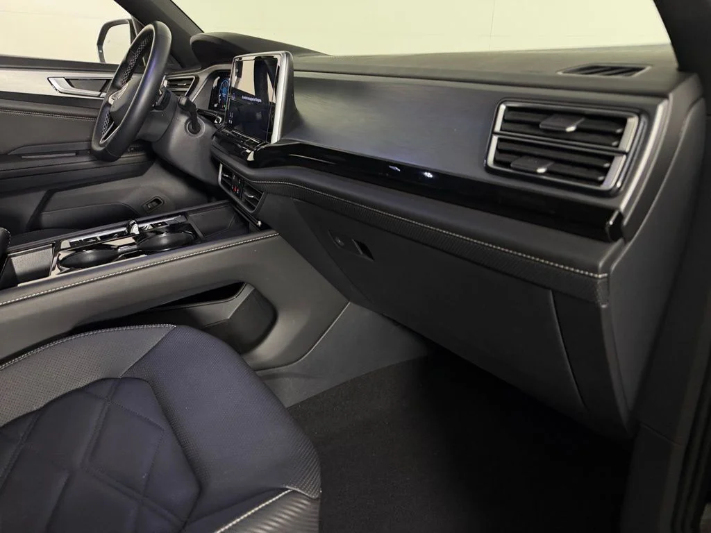 2025 Volkswagen Atlas Cross Sport SE w/Tech - Photo 30