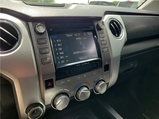 Used 2018  Toyota  image 15