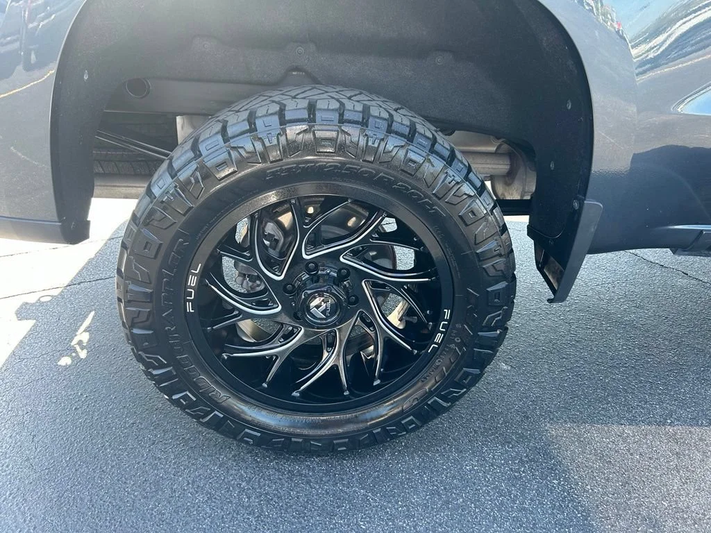 Used 2021 SHADOW GRAY METALLIC Chevrolet LT Trail Boss image 10