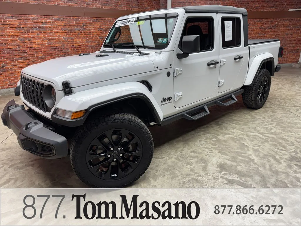 2025 Jeep Gladiator Nighthawk Auto's photo