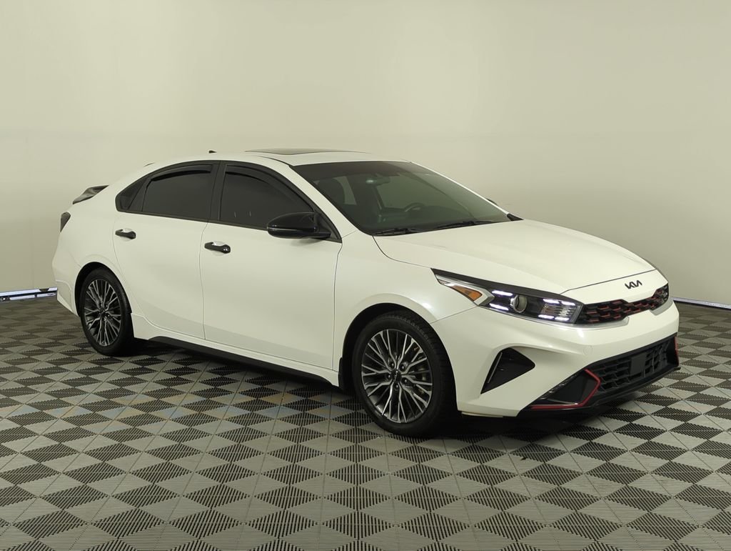 Used 2023 White Kia GT-Line image 9