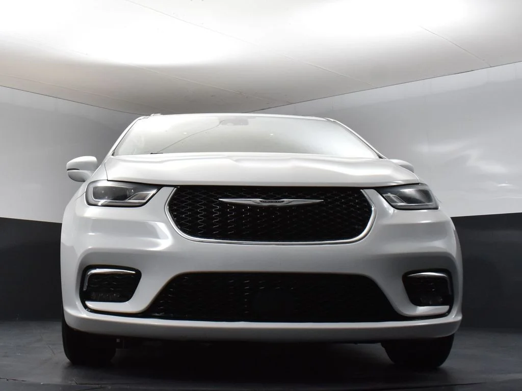 Used 2022 White Chrysler Touring L image 28