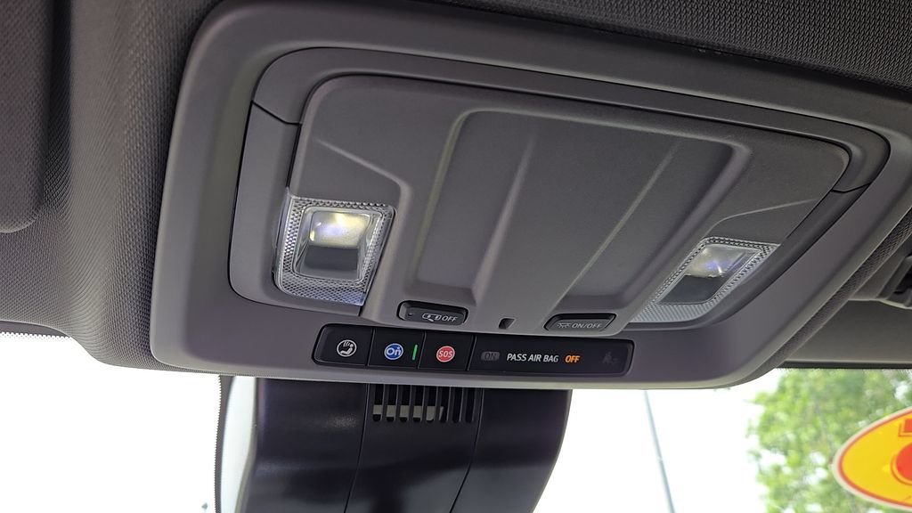 Used 2025 Summit White Chevrolet WT image 16