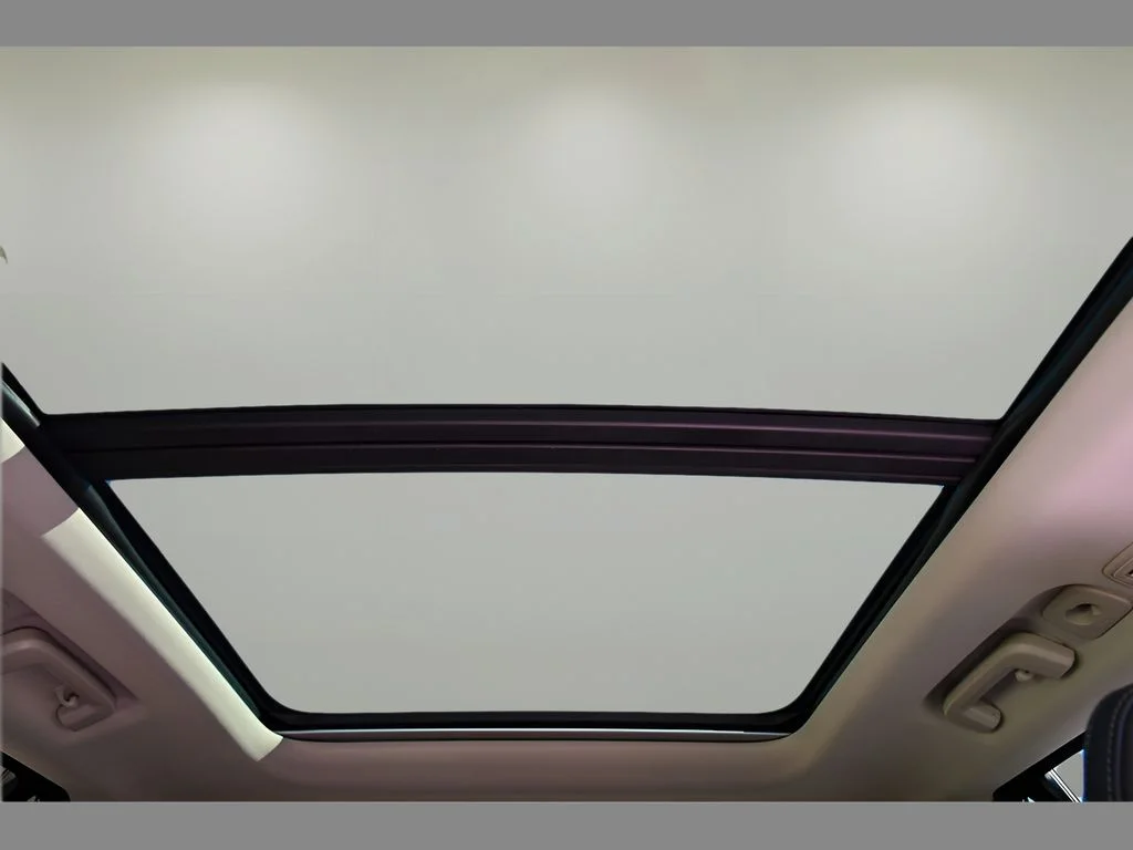 Used 2023 Onyx Black Metallic Volvo Ultimate image 15
