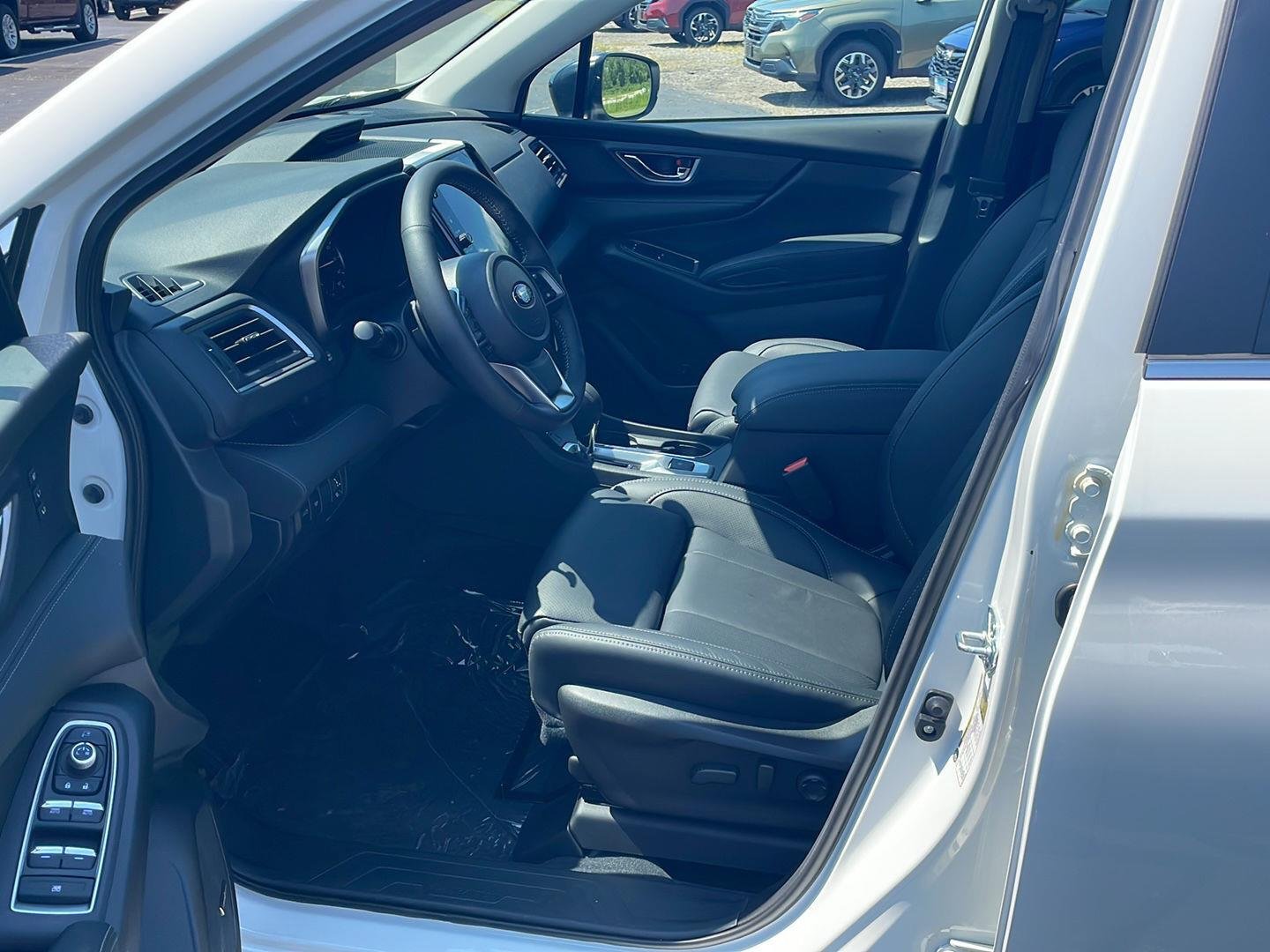 New 2026 CRYSTAL WHITE PEARL Subaru Limited 7-Passenger image 9