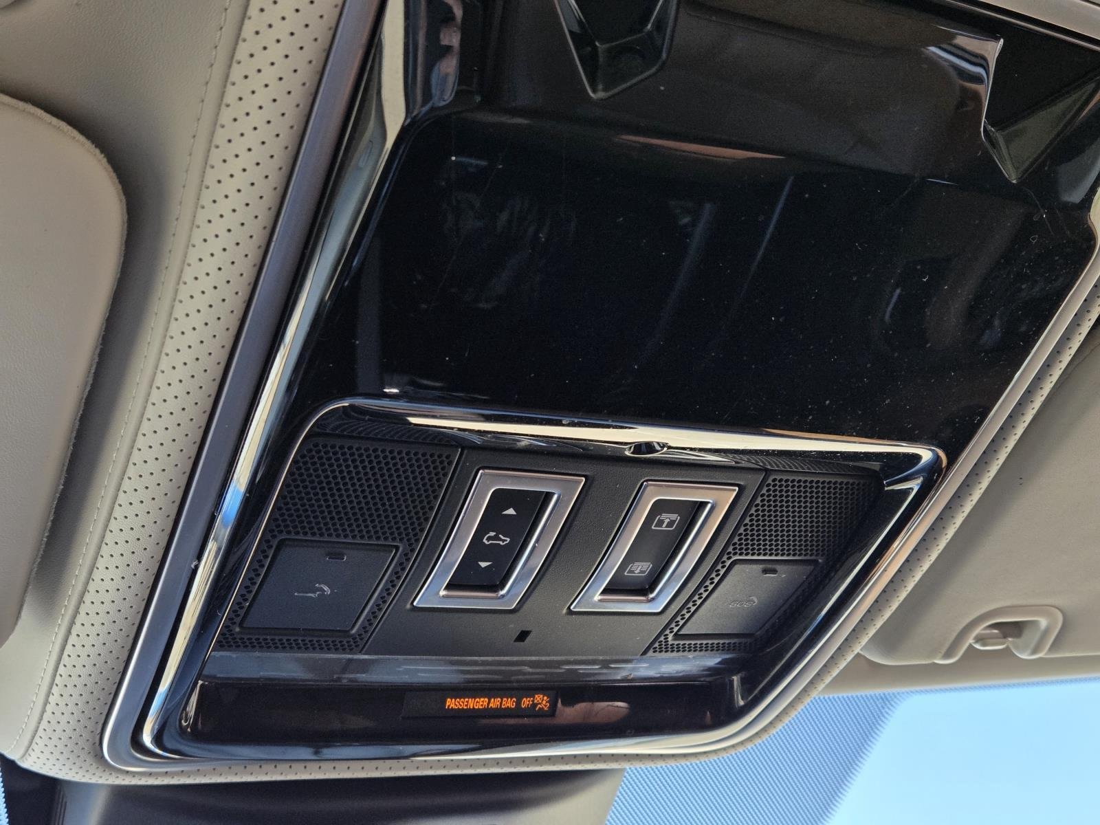 Used 2019 Silicon Silver Premium Metallic Land Rover Autobiography image 31