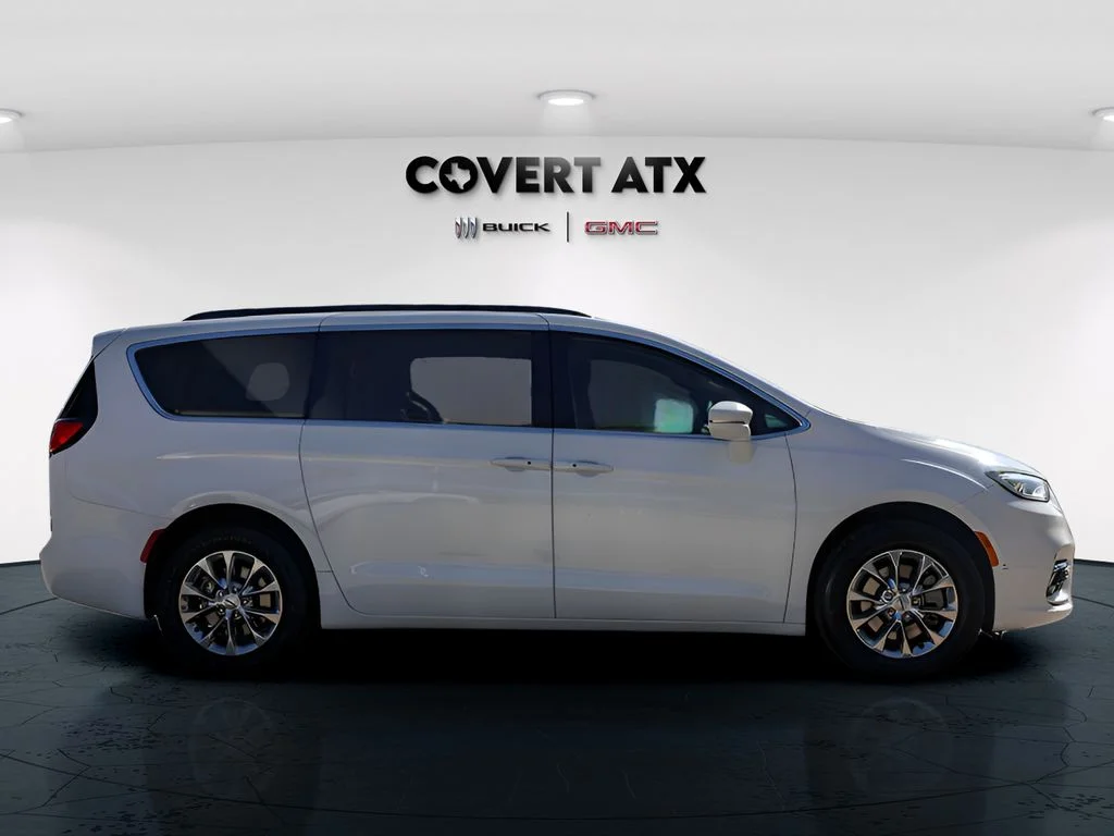Used 2022 White Chrysler Touring L image 8
