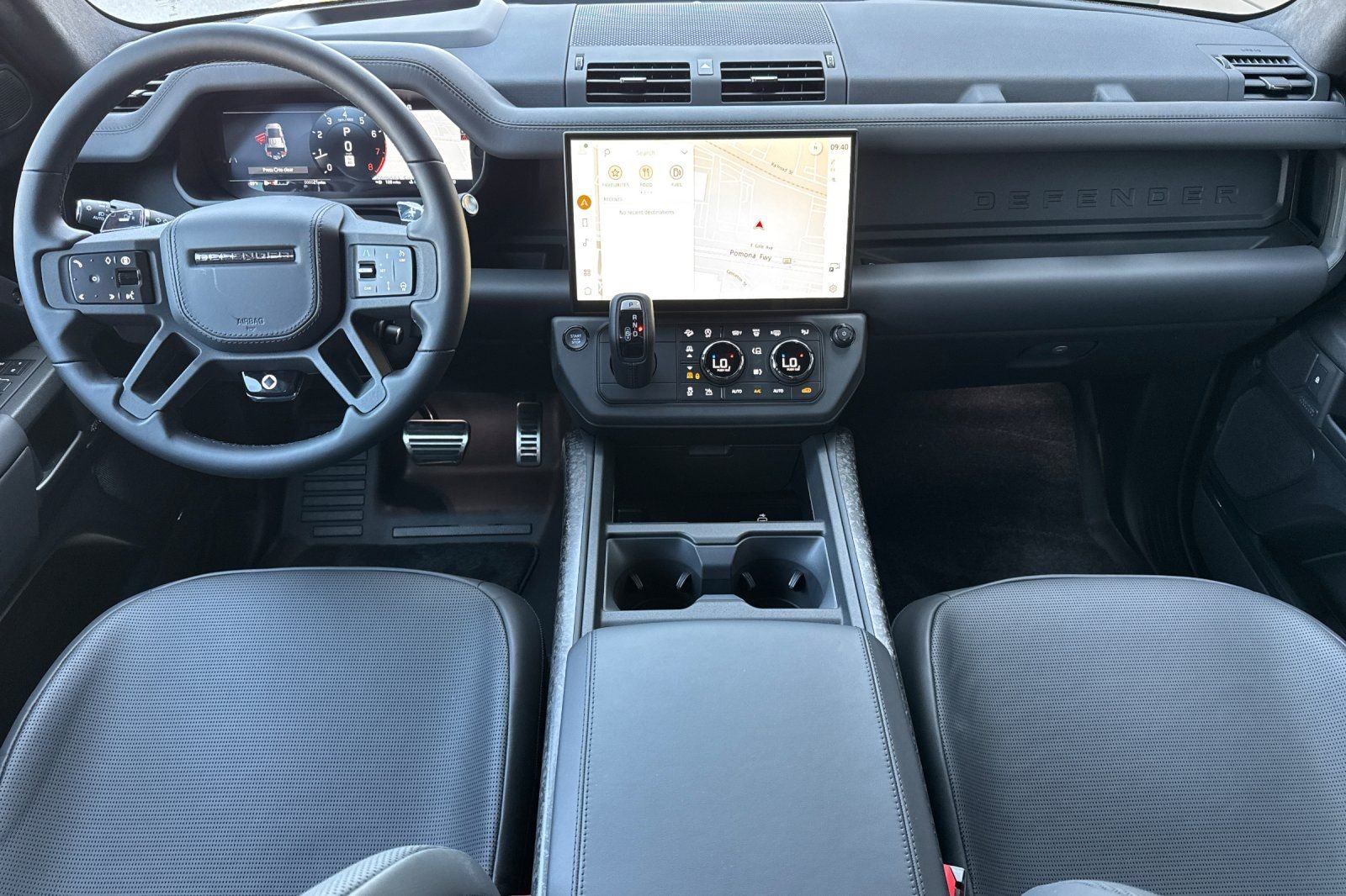 2026 Land Rover Defender OCTA Black - Photo 14