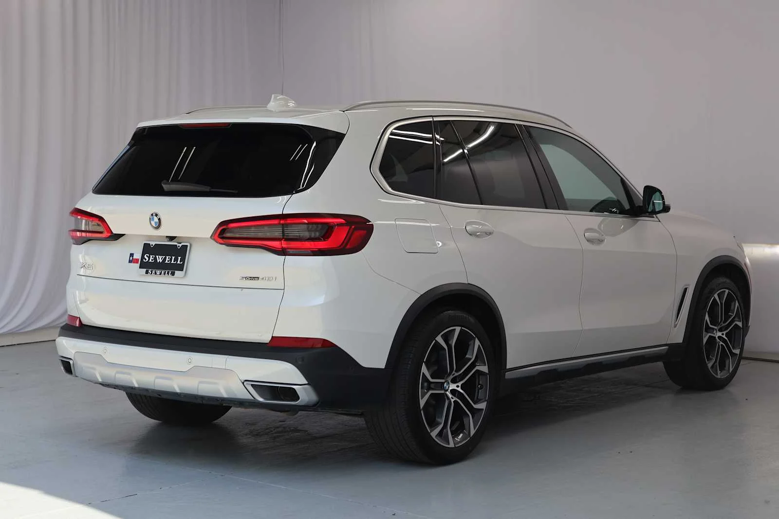Used 2020 Mineral White Metallic BMW sDrive40i image 10