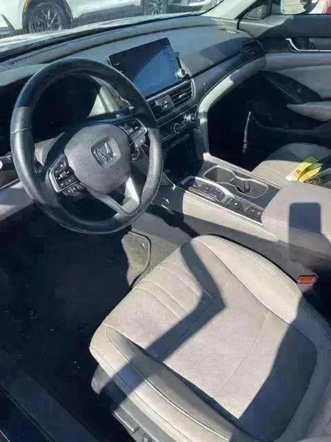 Used 2019  Honda Touring image 2