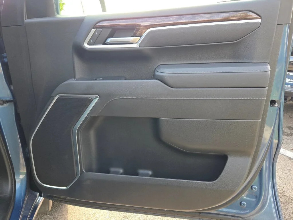 Used 2025 Blue GMC Elevation image 7