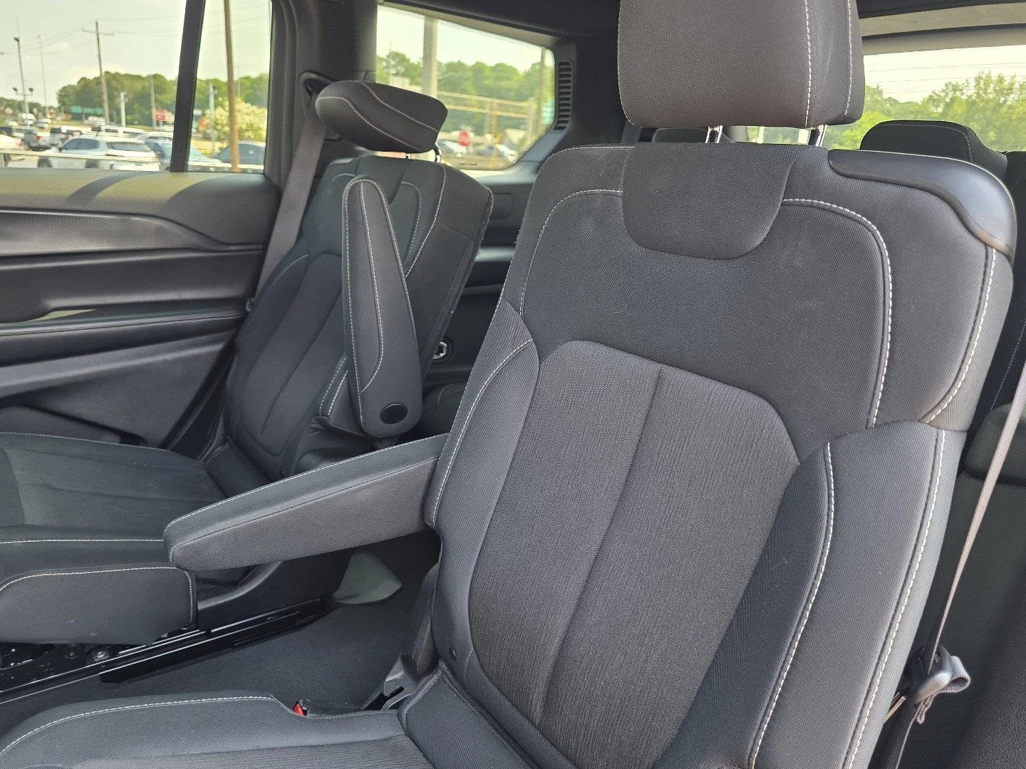 Used 2024 Diamond Black Crystal Pearlcoat Jeep Laredo image 27