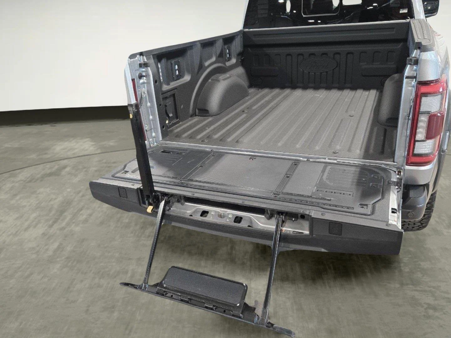 Used 2023 Iconic Silver Ford Raptor image 15