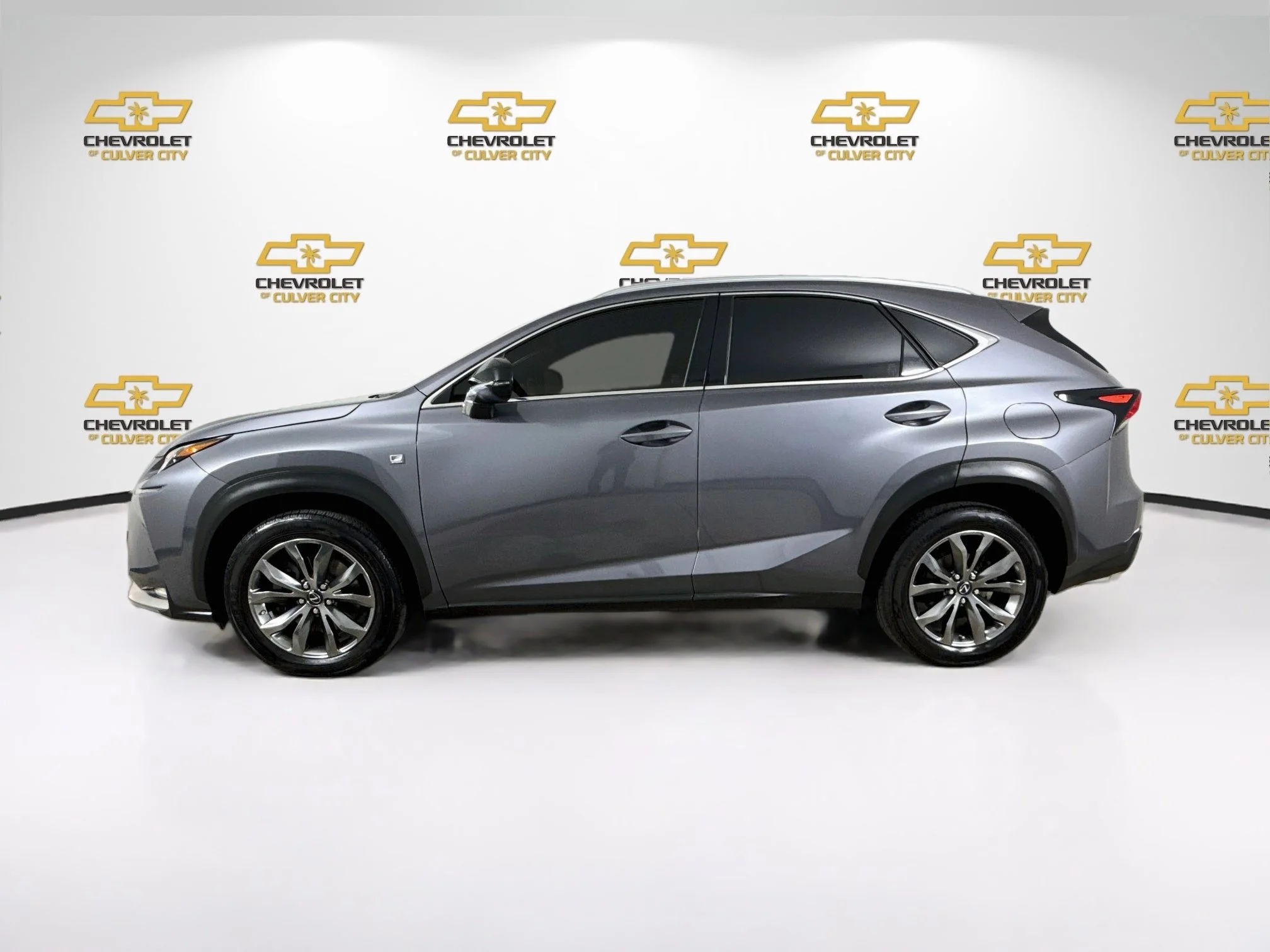 Used 2016  Lexus FWD 4dr image 5