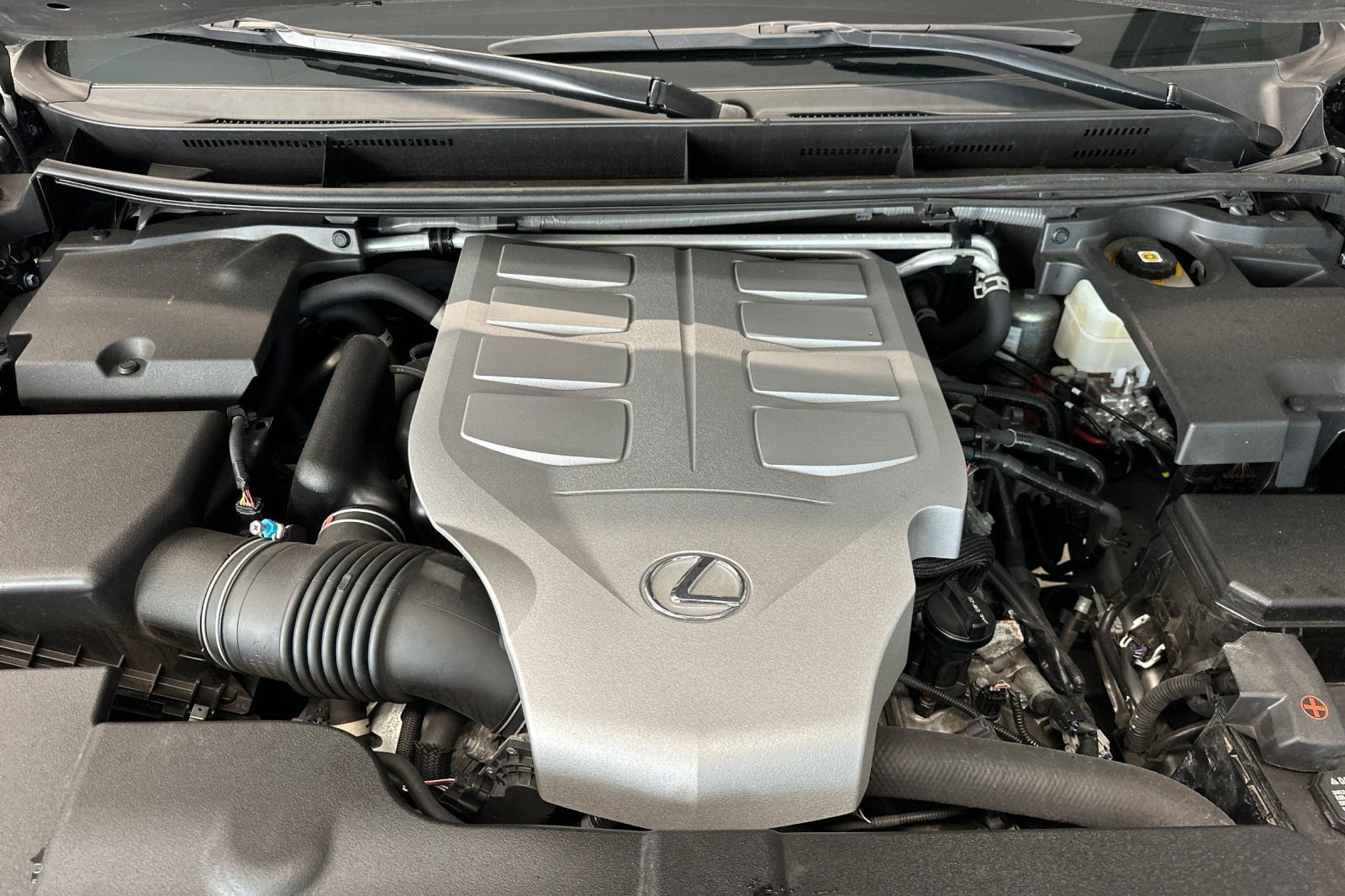Used 2022 Silver Lexus 460 image 35