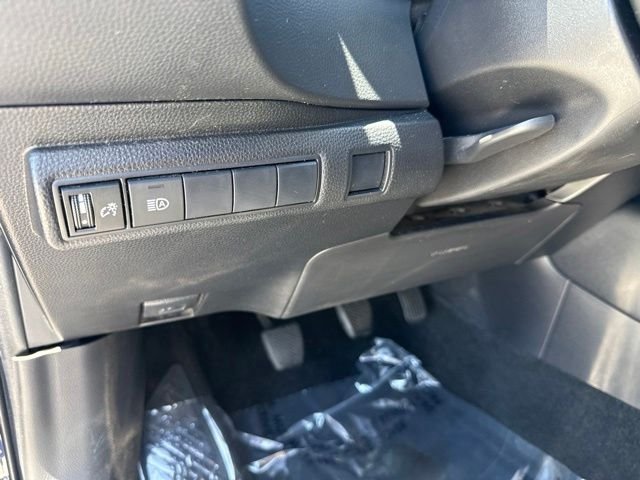 Used 2021  Toyota SE image 24
