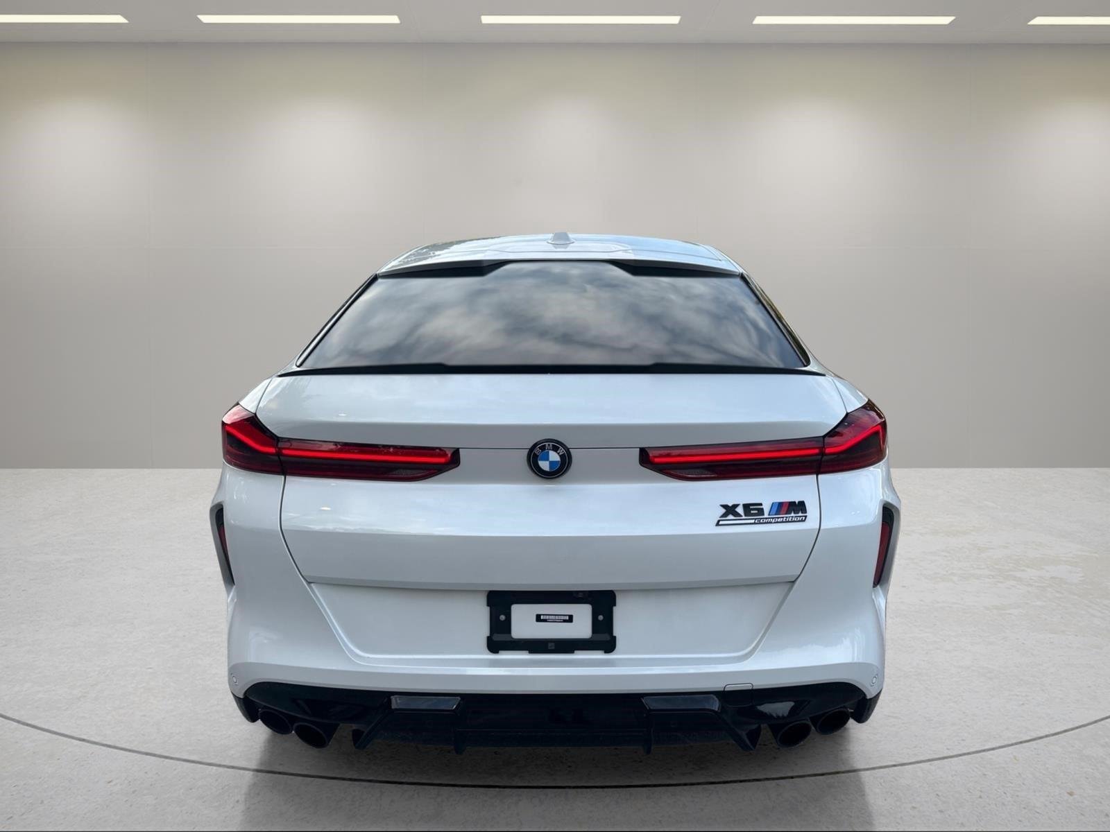 Used 2024 Mineral White Metallic BMW  image 4