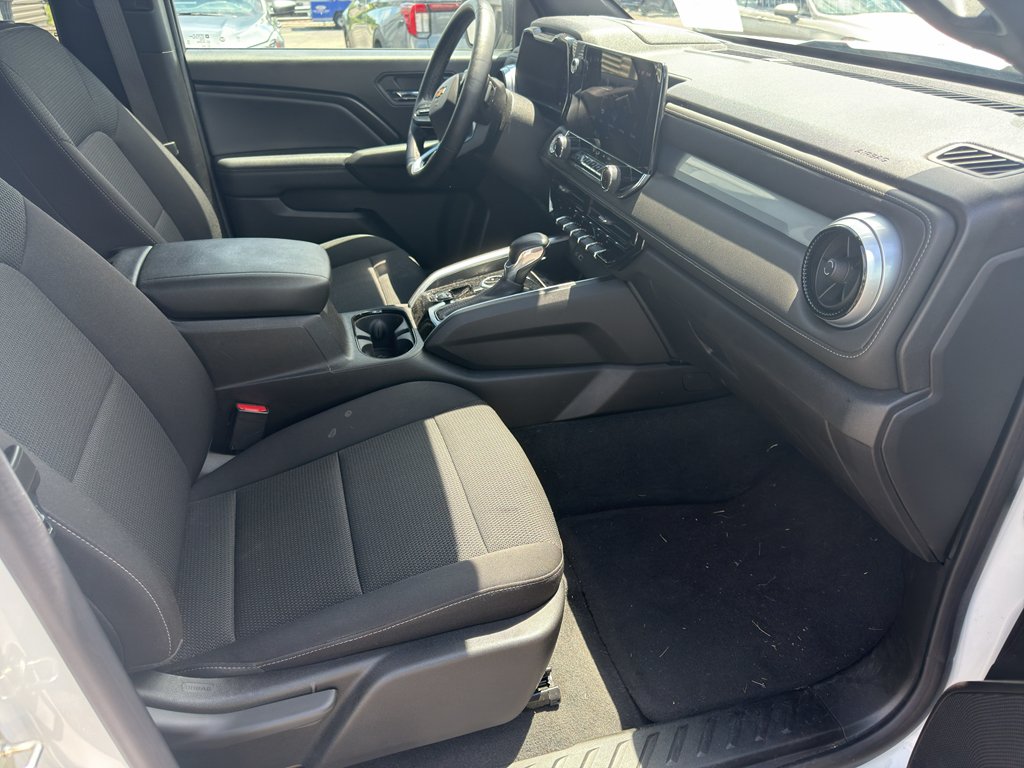 Used 2024 Summit White Chevrolet 4WD LT image 9