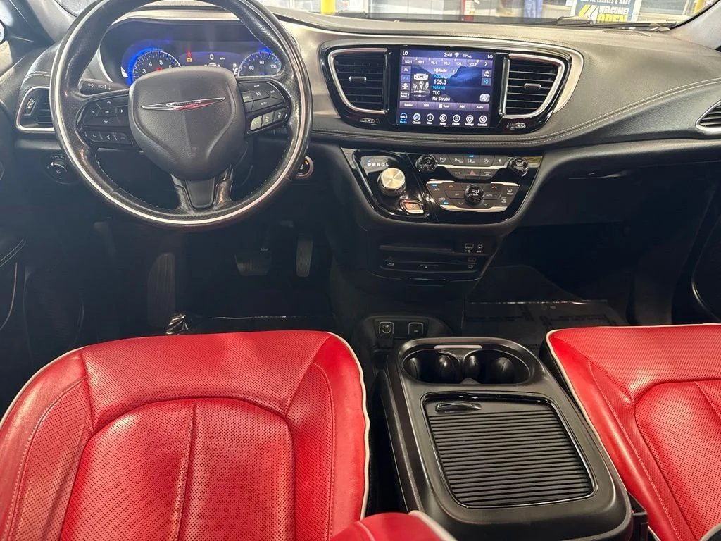 Used 2020 Black Chrysler Limited image 15
