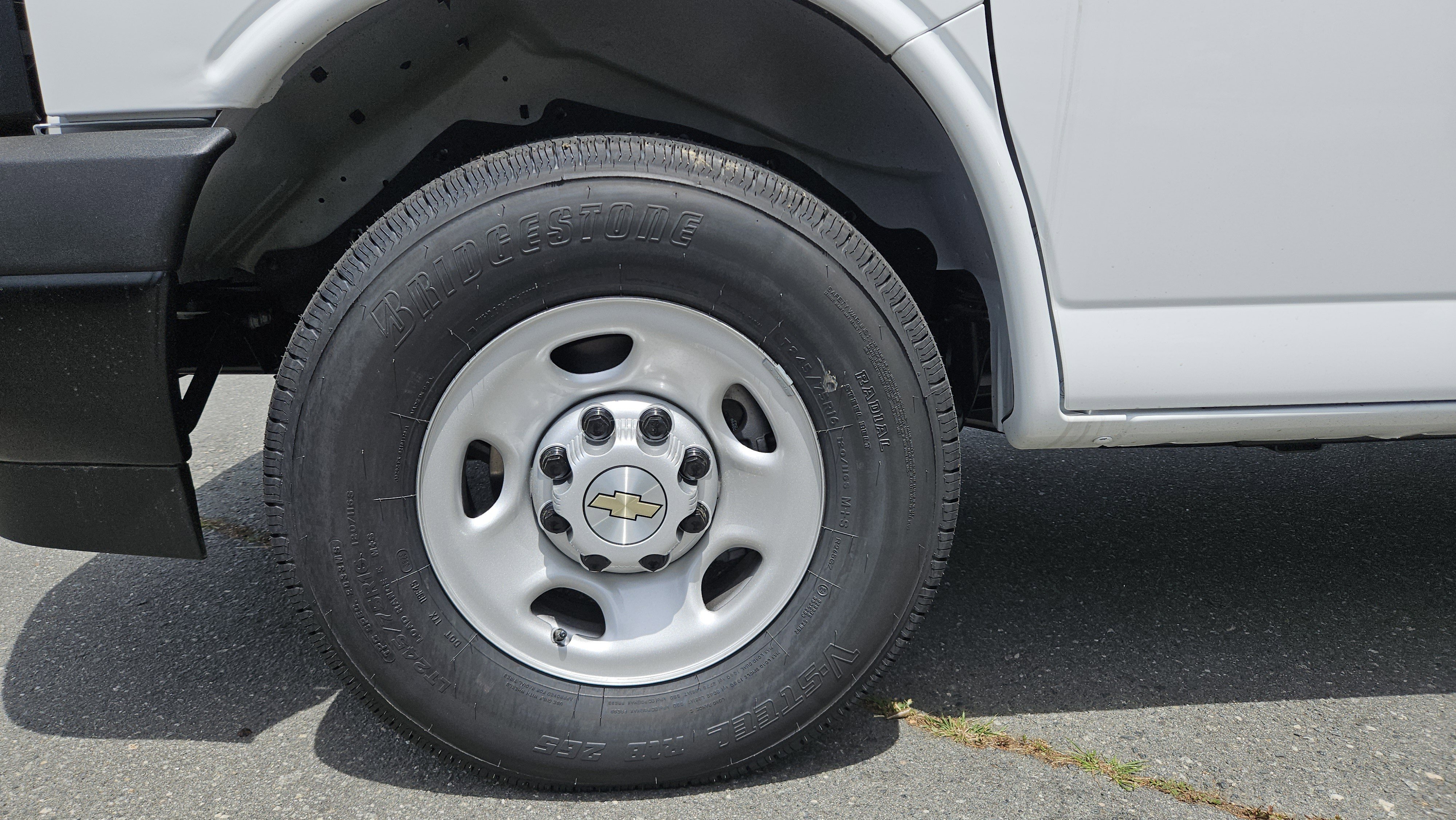 2025 Chevrolet Express Cargo Work Van - Photo 8
