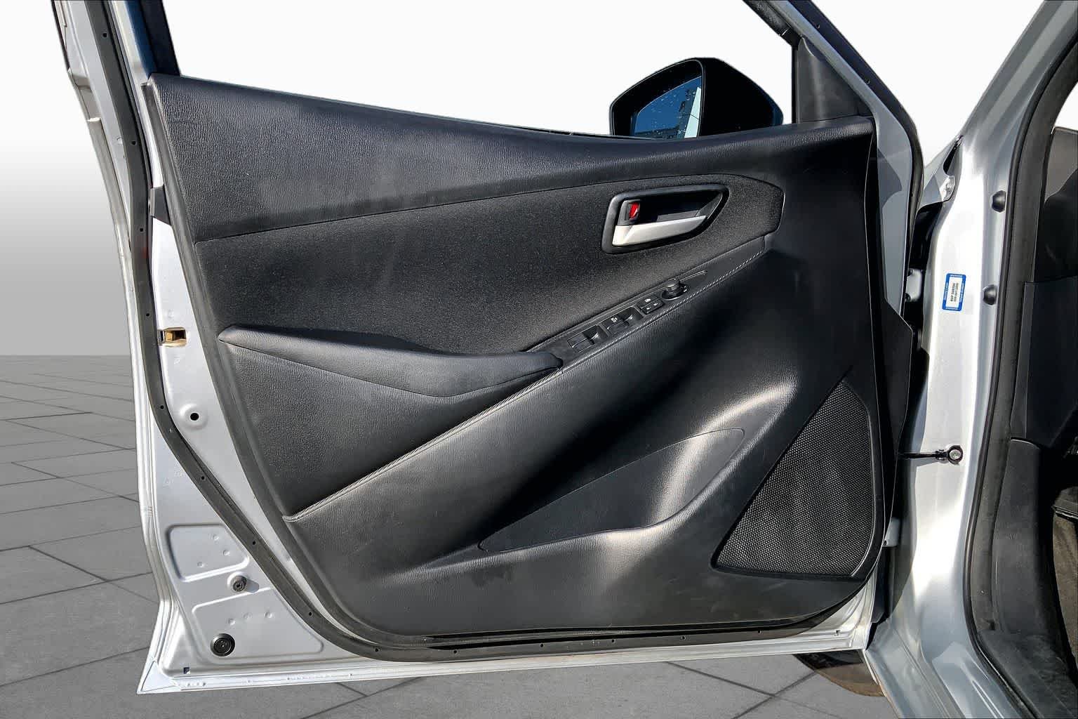 Used 2019 Chromium Toyota LE image 21
