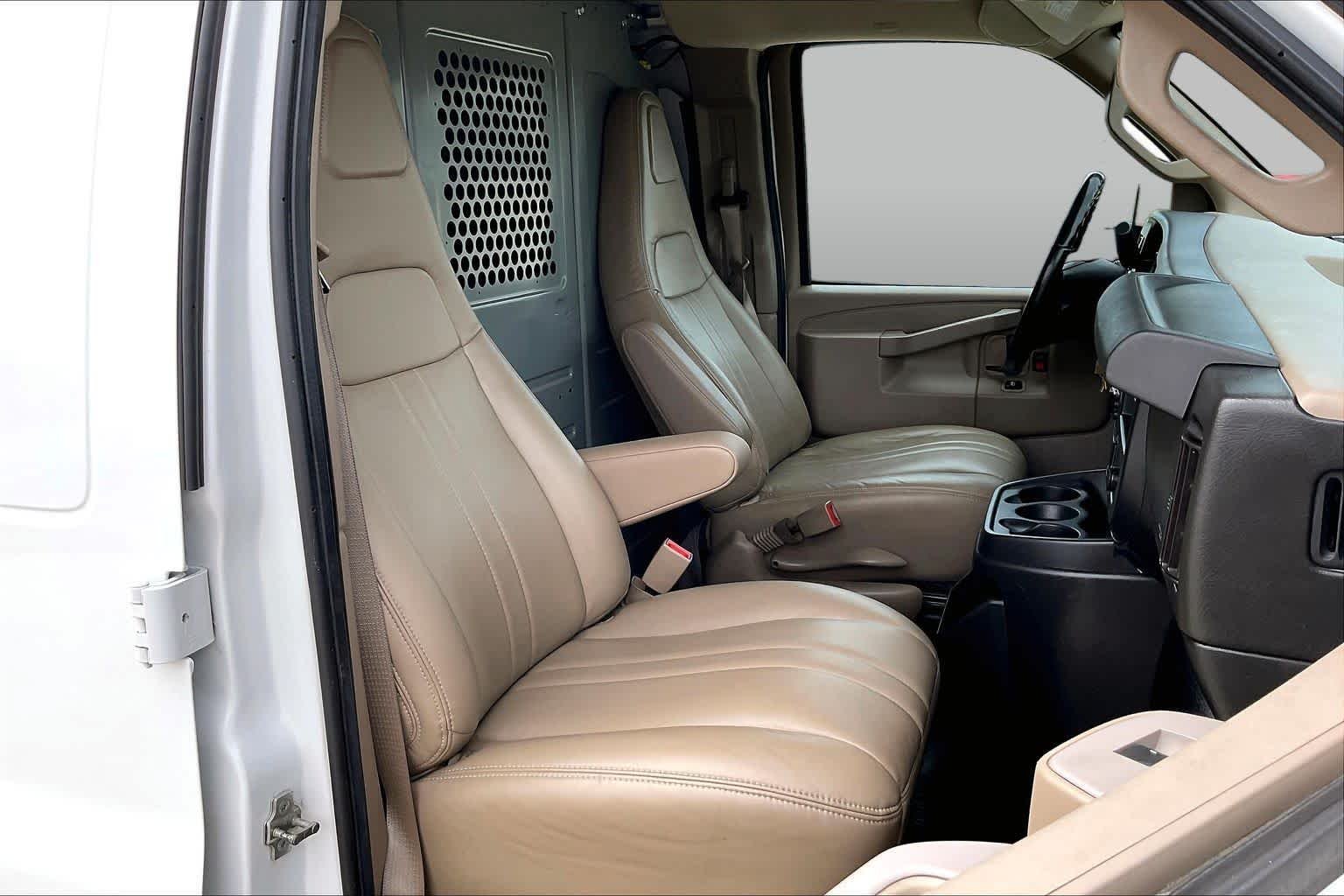 Used 2021 Summit White Chevrolet  image 8