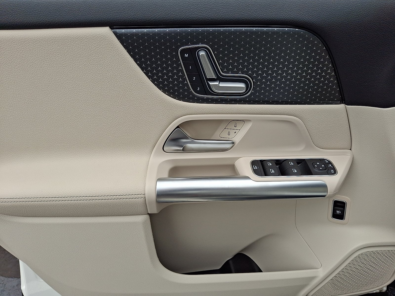 2025 Mercedes-Benz GLA GLA250 - Photo 12