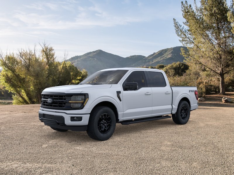 New 2026 Oxford White Ford XLT image 1