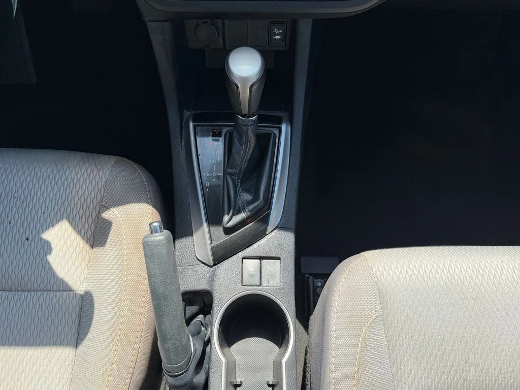 Used 2015 Gray Toyota LE image 16