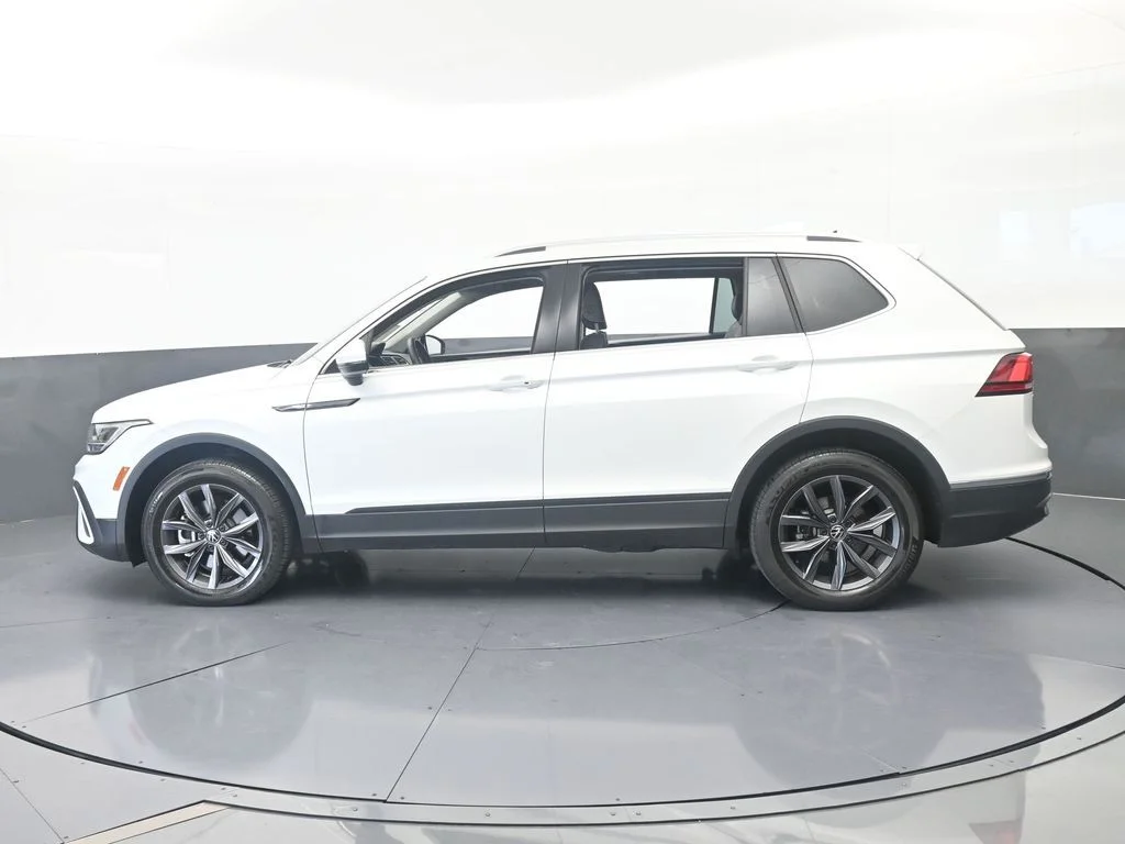 Used 2023 White Volkswagen 2.0T SE image 3