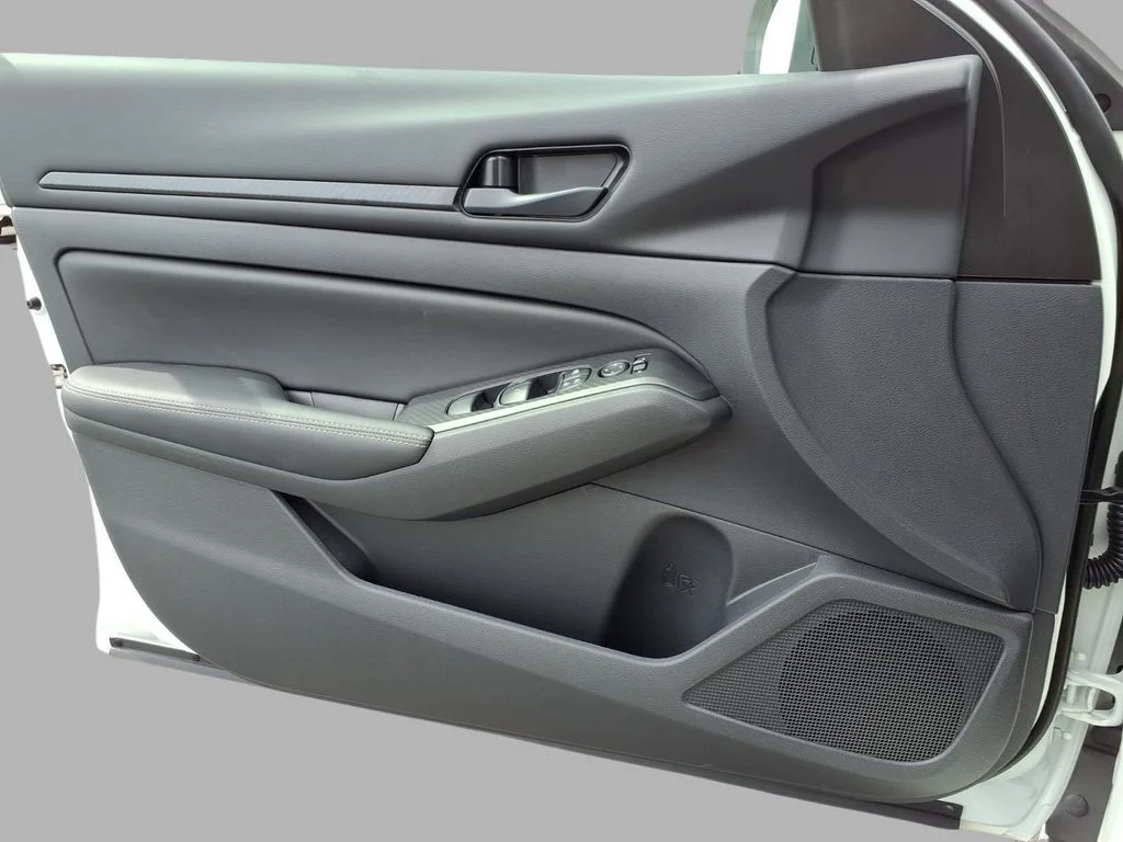 New 2026 White Nissan 2.5 SV image 18