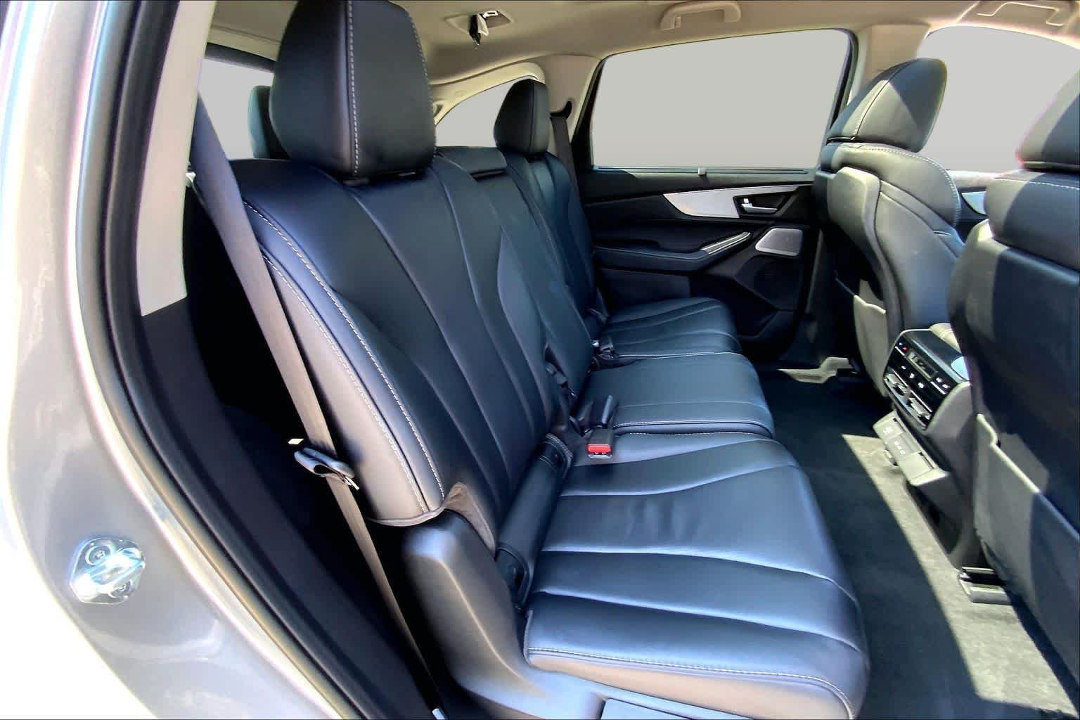 Used 2026 Solar Silver Metallic Acura w/Technology Package image 21