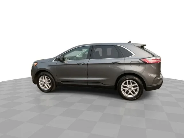 Used 2024 Gray Ford SEL image 7