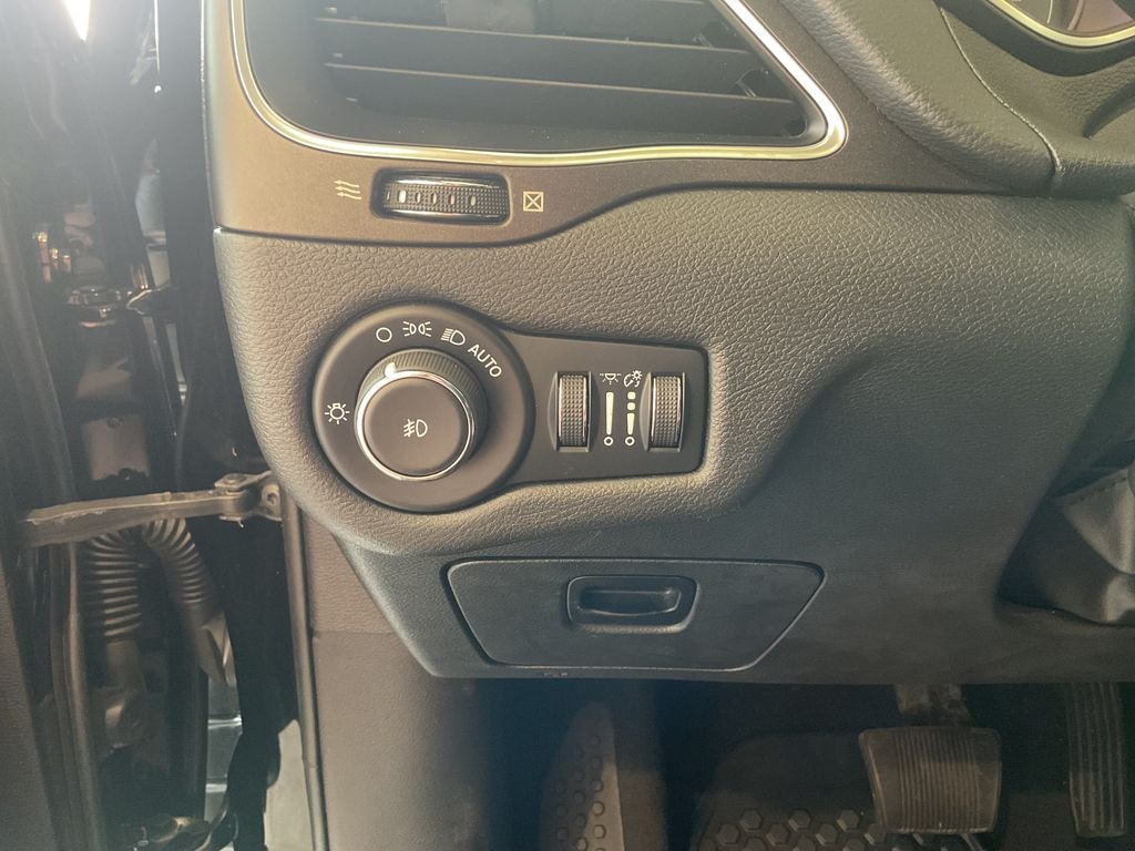 Used 2022 Black Jeep Trailhawk image 17