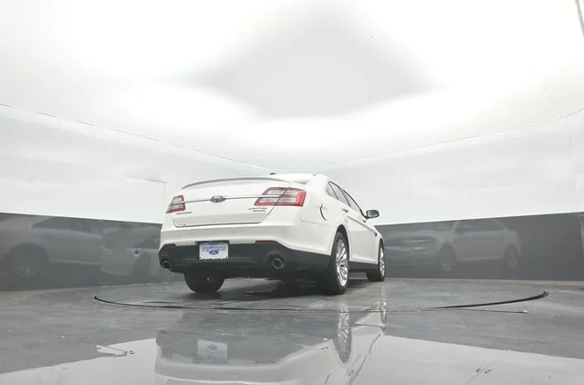 Used 2018 White Platinum Clearcoat Metallic Ford Limited image 40