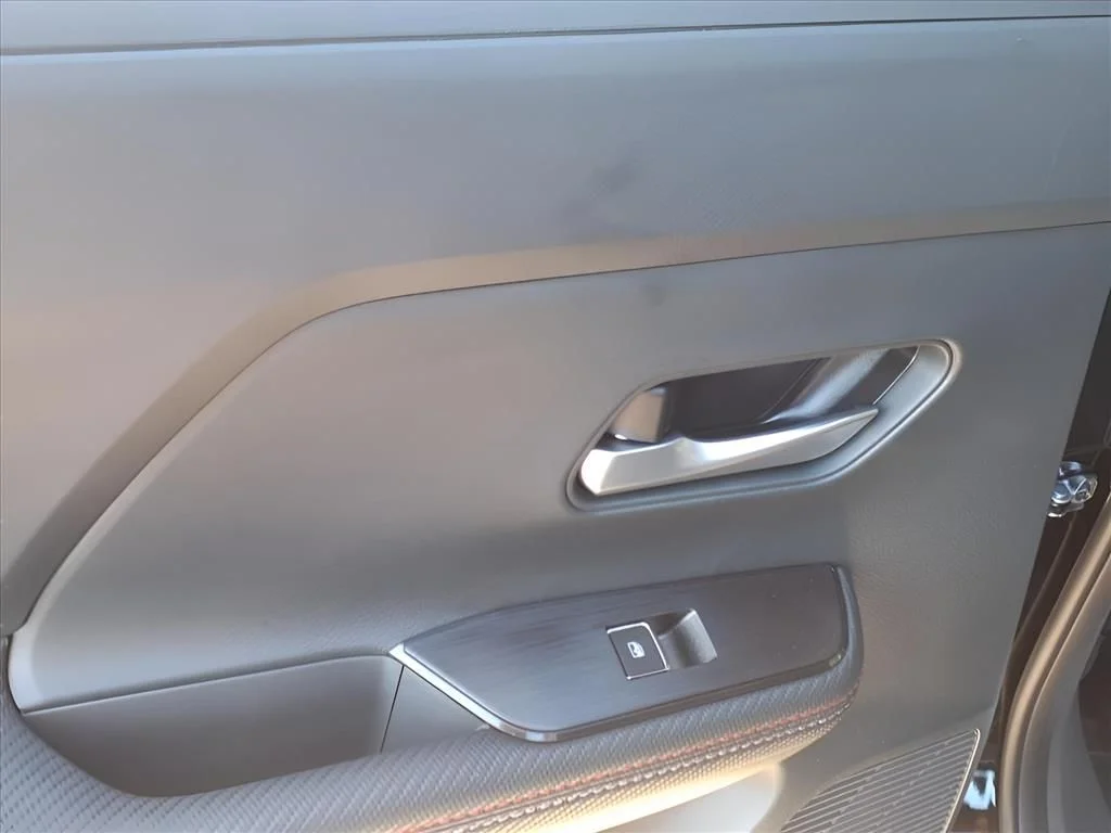 2025 Nissan Kicks SR - Photo 8