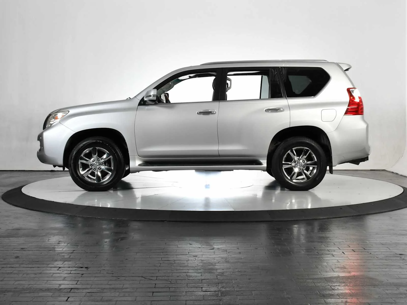 Used 2010 Tungsten Pearl Lexus  image 2