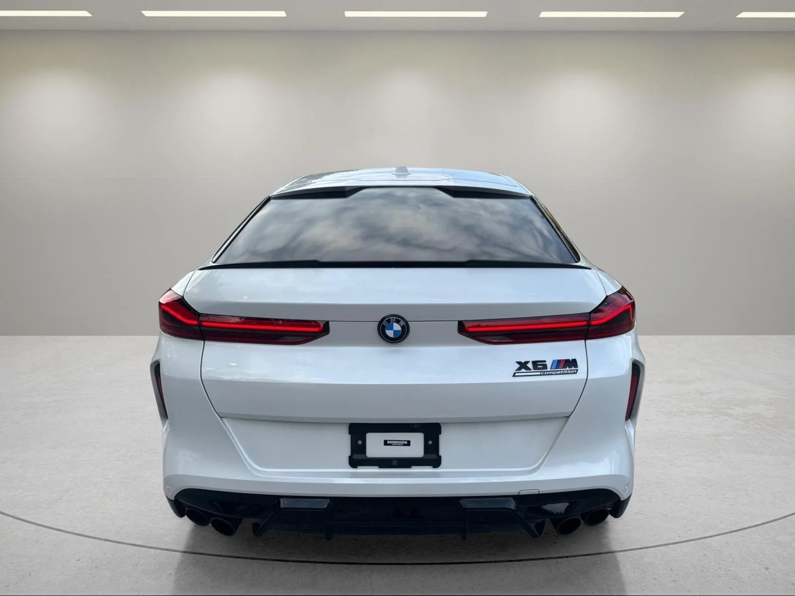 Used 2024 Mineral White Metallic BMW  image 4