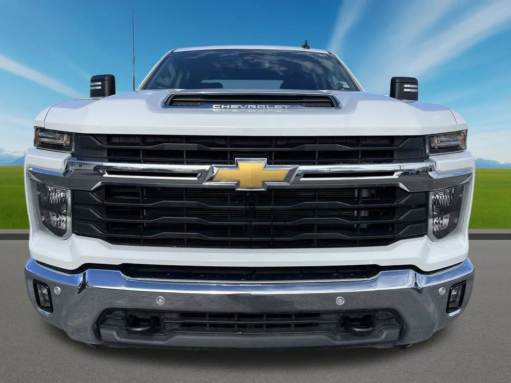 Used 2025 Summit White Chevrolet LT image 2