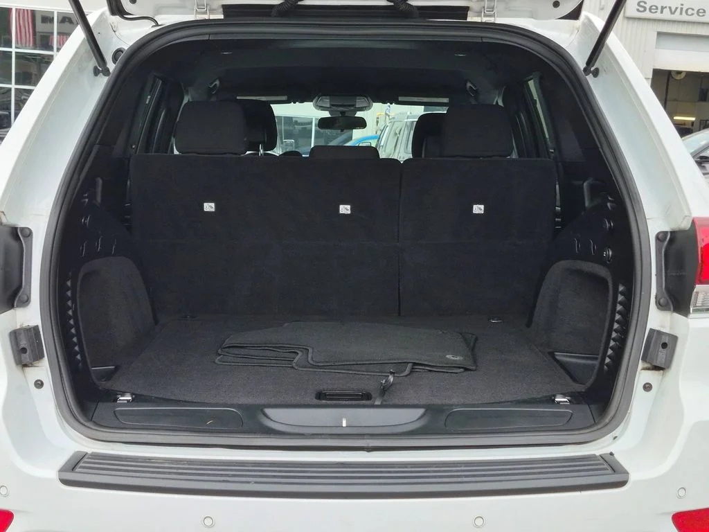 Used 2020 White Jeep Laredo E image 8
