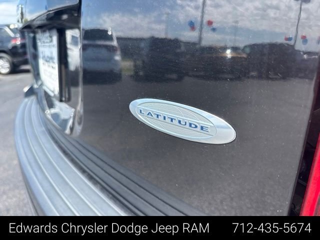 Used 2017 Black Jeep Latitude image 12
