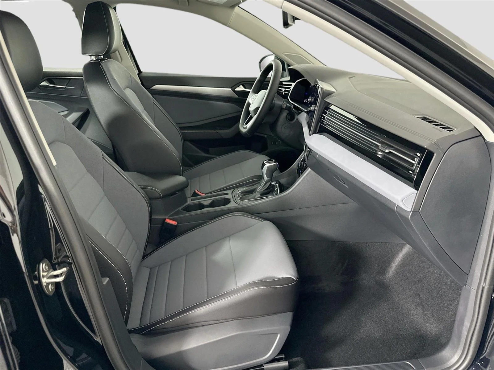 2025 Volkswagen Jetta SE - Photo 21