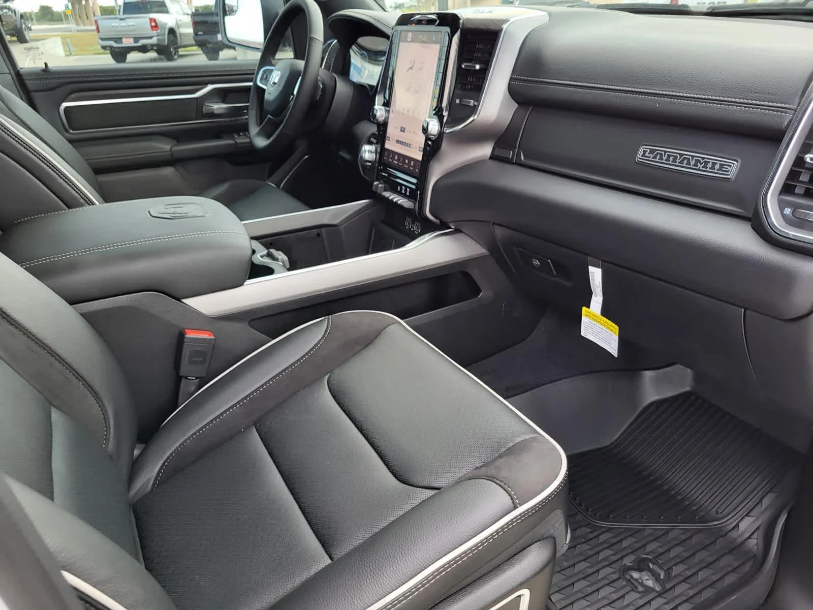 2026 RAM 1500 Laramie - Photo 9