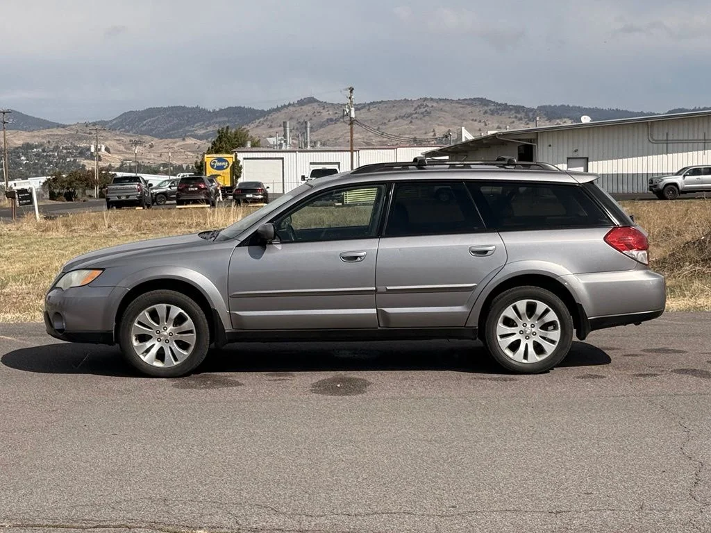 Used 2009 Subaru Outback I Limited with VIN 4S4BP66C697311831 for sale in Klamath Falls, OR