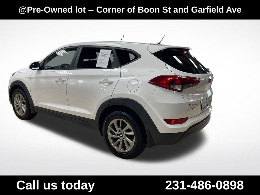 Used 2018 White Hyundai SE image 4