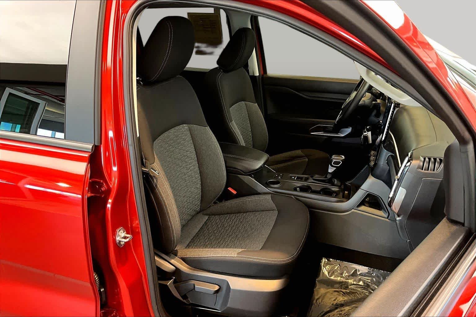 Used 2024 Hot Pepper Red Tinted Clearcoat Ford XLT image 10