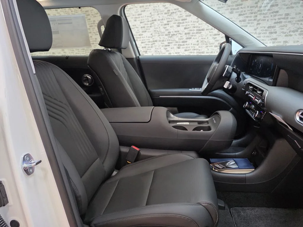 New 2026 Creamy White Pearl Hyundai SEL image 11
