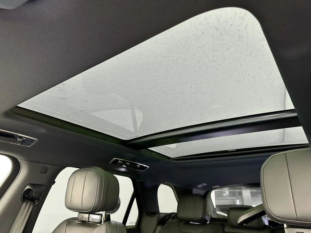New 2026 Borasco Grey Land Rover SE image 22