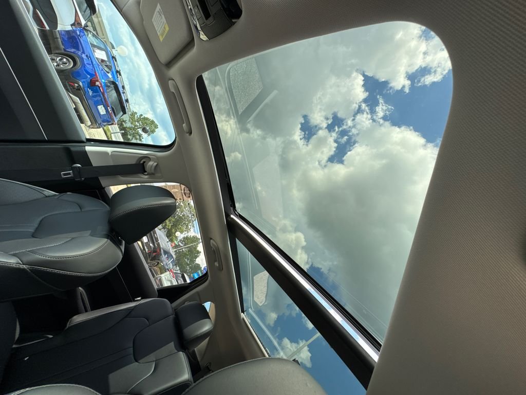 Used 2025 Gray Kia S image 32