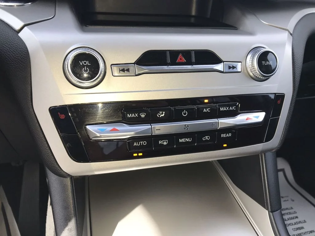 Used 2022 Black Ford XLT image 18